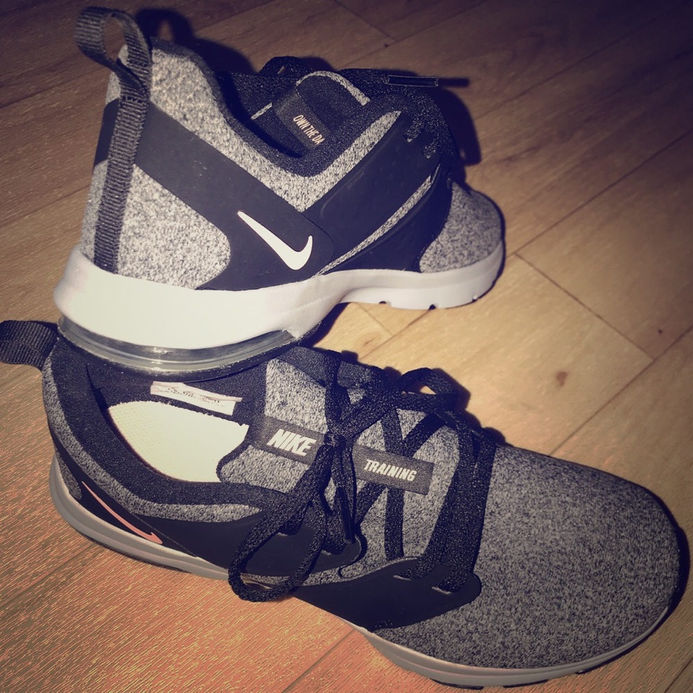 🤩NIKE TRAINERS🤩